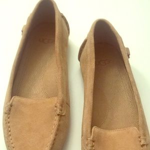 Size 7 Women’s UGG loafers